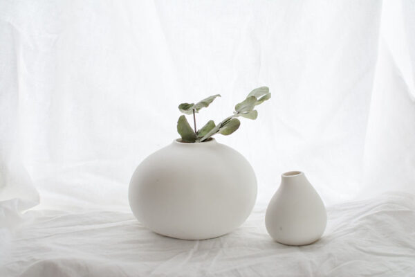 weisse Vasen rund
